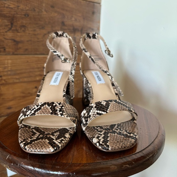 Steve Madden Brown Snake Print Women's Heels - Picture 6 of 6